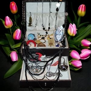 Extremely beautiful bundle of jewelry